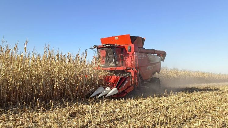 2新款大喂入量收获机械在黑龙江进行极寒性能测试