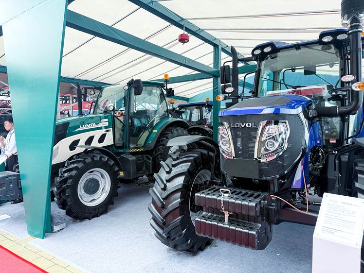 3拖拉机展区