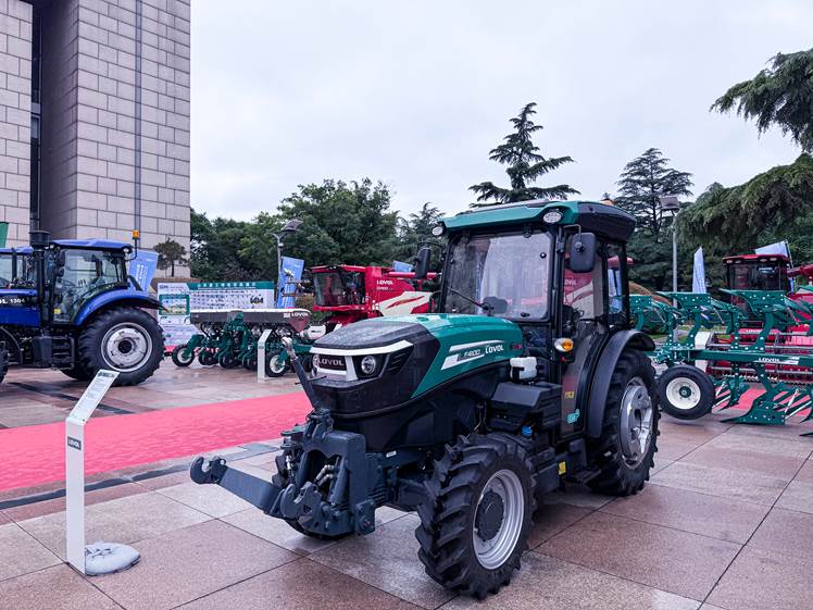 4.雷沃F4100果园专用机